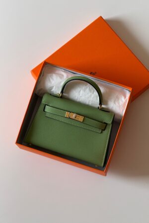Hermès Mini Kelly 19 Sellier bag in Vert Criquet Epsom Leather