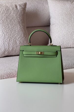 Hermès Kelly 25 Sellier bag in Vert Criquet Epsom leather
