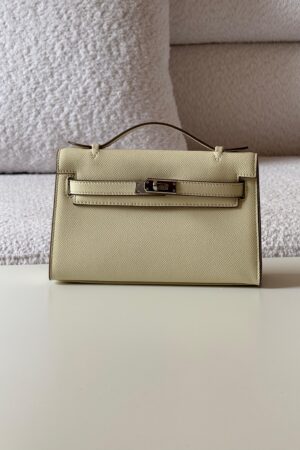 Hermès Kelly Bag in Craie Epsom leather with Gold Hardware