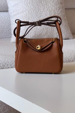 Hermès Mini Lindy 20 bag in Gold Clemence leather
